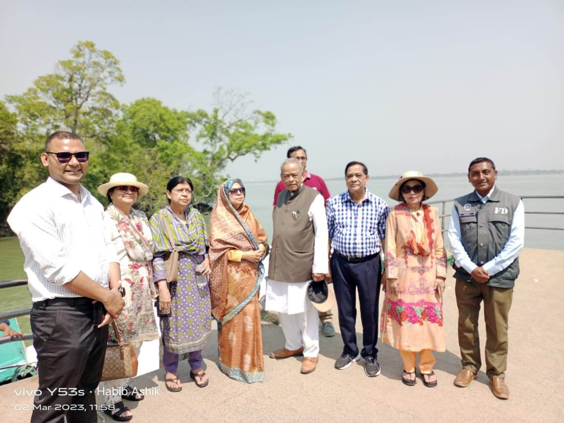 সুন্দরবন ঘুরে গেলেন সাবেক স্বরাষ্ট্র মন্ত্রী